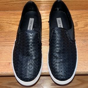 Steve Madden Womens sz 9.5 Black Slip On Round Toe Sneaker
